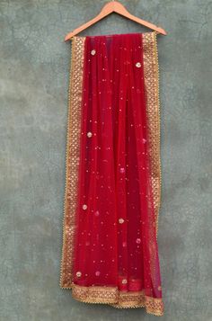 Bridal Dupatta Designs, Net Dupatta Designs, Roka Ceremony, Wedding Dupatta, Red Veil, Heavy Dupatta