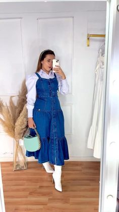 Smart Casual Jeans, Denim Dress Outfit, Long Denim Dress, Blue Jean Dress, Dinner Dress Classy, Fasion Outfits, Elegant Dresses Classy, Outfit Inspo Casual, Casual Day Outfits