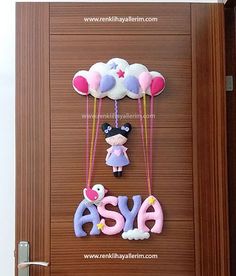 Baby Door Decorations, Kids Room Accessories, Baby Door Hangers, Baby Door, Name Crafts, Baby Shower Crafts, Diy Bebe, Felt Crafts Diy, Felt Decorations