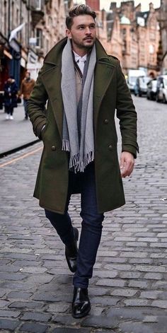 Stay Stylish This Winter: 20+ Top Winter Outfits for Men 13 Trenchcoat Outfit, Overcoat Men, Green Trench Coat, Herren Style, Men's Trench Coat, Outfits For Men, Stylish Coat