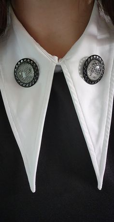 These 2 gothic collar pins are made with real snake shed. Buyers please be aware that the black coating is prone to chipping over time. Black Halloween Party Brooch, Vintage Black Party Pins, Snake Shedding, Yellow Snake, Green Snake, Gothic Victorian, Collar Pins, Fort Collins, Victorian Gothic