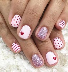 We’re entering a new year and heading to a new season. A season of soft, romantic and feminine , it’s a spring season. So... Red Nail Art Designs, Kutek Disney, Red Nail Art, Valentine Nail Art, February Nails, Valentine Nails, Heart Nail, Nail Designs Valentines, Cnd Shellac