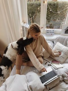 Makelifeeasier.pl - photography, style & daily moments. - Strona 7 Parisian Loungewear, Laptop Lifestyle Business, Kasia Tusk, Animal Photoshoot, Daily Moments, Outfits Lazy, Corporate Women, Photos With Dog, Julia Berolzheimer