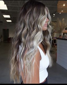 Blonde With Darker Roots, Warm Honey Blonde, Blonde Hair Styles, Ash Blonde Hair Balayage, Shadow Roots, Blonde Ombré, Brown Hair Inspo, Brunette Hair With Highlights