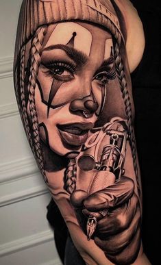 Tattoo Themes Men, Chicano Tattoo Arm, Chicano Girl Tattoo, Street Art Tattoo, Sketch Style Tattoo, Traditional Tattoo Black And Grey, Payasa Tattoo, Thigh Piece Tattoos