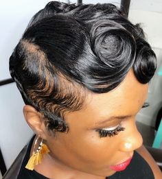 It Book, Pin Curls, Short Hair Styles Pixie, Short Cuts, Summer Style, Beautiful Hair, Short Hair, Short Hair Styles, Hair Cuts