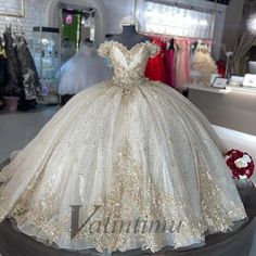 Valintimu Luxury Ball Gown Quinceanera Dresses Sweetheart Off the Shoulder Lace Appliques Robe Luxury Ball Gowns, Princess Sweet 16, Flora Dress, Quince Dress, Wedding Dresses With Flowers, Wedding Flower Girl Dresses, Prom Dresses Modest