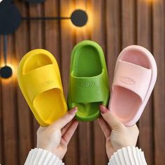 Get ready for a burst of color and boundless fun with our vibrant plain colors kids sliders! These playful sliders are all about adding a splash of excitement to your child's every adventure. Bathroom Beach, Cute Slippers, Soft Slippers, Orange Shoes, Kids Slippers, Soft Shoes, Beach Bathrooms, Home Bathroom, Beach Kids