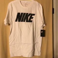 Nike Men’s Short Sleeve Grey/Whit Tee. Very Stylish And Sporty. This Tee Is Perfect For Any Occasion. Nwt Shirts Nike, Nike White, Nike Shirts, White Tee, White Nikes, Men's Nike, Men Short Sleeve, Gray White, Grey And White