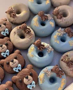 there are many donuts with teddy bears on them