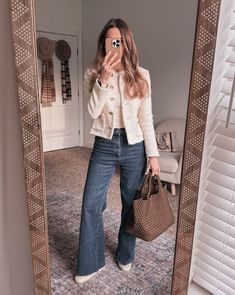 Denim Jacket Outfit Women, Tweed Jacket Outfit, Wide Leg Outfit, Cancun Outfits, Chic Office Outfit, Flare Jeans Outfit, Tweed Outfit, Jacket Outfit Women, Jeans Outfit Women