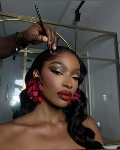 Black girl makeup, red lip inspo, red lip black girl Red Makeup Looks, Red Lip Gloss, Soft Glam Makeup, Red Makeup, Glam Makeup Look