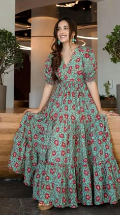 डिजाइनर कपड़े, Cotton Dresses Online, Long Gown Design, Casual Frocks, Cotton Gowns, Frock For Women