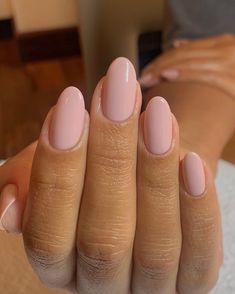 Rounded Acrylic Nails, Oval Nails Designs, Bridesmaids Nails, Unghie Sfumate, Round Nails, Pink Nail, Oval Nails