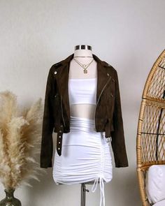 Black Leather Skirt, Suede Moto Jacket, Janis Joplin, Black Leather Skirts, Grunge Fashion, Moto Jacket, Dream Wardrobe, Waist Belt, Looks Great