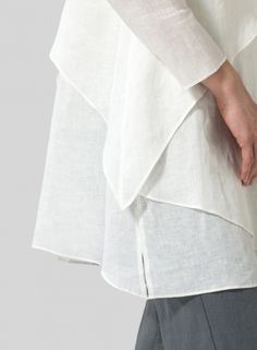 Lagenlook Tunic For Layering With Relaxed Fit, Oversized Tunic For Layering, Long Sleeve Linen Tops For Layering, Lagenlook Long Sleeve Linen Tunic, Chic White Long Sleeve Tunic, Spring Linen Tunic For Layering, Relaxed Fit Long Sleeve Tunic For Layering, Versatile Long Sleeve Summer Tunic, Casual Linen Tunic For Layering