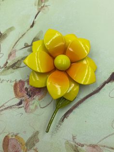 Gorgeous Vintage brooch, Bright ombré yellow and orange enamel Fully working clasp In excellent vintage condition , please see pictures for details they are part of the description Orange Vintage Flower Jewelry, Yellow Enamel Flower Shaped Jewelry, Elegant Yellow Flower Brooches, Enamel Flowers, Vintage Enamel Flower Brooches, Vintage Yellow Flower Brooch, Enamel Flower, Pin Jewelry, Flower Pins