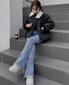 Aesthetic Winter Outfits Korean, Korea Winter Fashion, Outfit With Flare Jeans, Outfits With Flares, Aesthetic Winter Outfits, Winter Outfits Korean, Korean Winter Outfits, Japan Outfits, Korean Winter