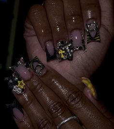 yellow , black , charms Nail Inspo Junk Nails, Black Junk Nails Duck, Nails With Chain, Nails For Black People, Nails Junk, Yellow Black Nails, Yellow Duck Nails, Yellow And Black Nails Design, Duck Junk Nails