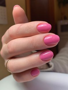 Short Nail Designs Round, Short Round Pink Nails, Short Round Almond Nails, Short Square Round Nails, Round Pink Nails, Gold Gel Nails, Short Oval Nails, Golden Nails