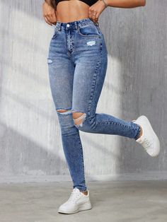 Chic Denim Jeans Jackets: Outfit Ideas and Styling Tips. Trendy Denim Jeans Fashion for Ladies Cute Ripped Jeans, Western Girl Outfits, Dressy Pants, Western Girl