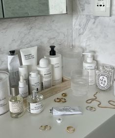 Clean Lifestyle, Aesthetic Bathroom, Healthy Lifestyle Inspiration, Clean Face, Clean Girl, Future Life, Bedroom Inspo, White Aesthetic, My New Room