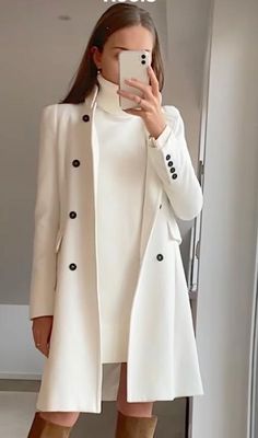 Winter Coat Outfits Classy, White Coat Outfit Classy, Formal Dress With Coat, White Coat, Work Outfits Women, Outfit Casual