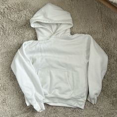 Brand New White Aritzia Hoodie That Fits Like A Xs. Aritzia Hoodie, White Hoodie, Colorful Hoodies, Color White, Womens Tops, Sweatshirts Hoodie, Brand New, Sweatshirts, Women Shopping