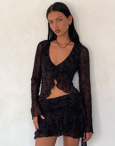 Vine Flower Black with Rosette Mini Skirt | Theri – motelrocks-com-us Mini Ruffle Skirt, 2 Pieces Outfits, Hipster Skirt, Outfits Long Sleeve, Short Pollera, Pieces Outfits, Vintage Fairy, Look Short, Floral Lace Tops