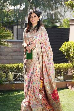 Kashmiri print Kanji Silk Saree Bollywood Designer Sarees, Bridesmaid Saree, Indian Wedding Wear, Party Kleidung, Wear Saree, Fancy Sarees, Soft Silk Sarees, Traditional Sarees, Bollywood Saree