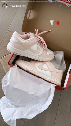 Nike Shoes Girls, All Nike Shoes, Nike Air Shoes, Stories Ideas, Fresh Shoes