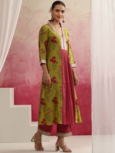 Size: Please Check the last image above for a complete size chart. Green & pink printed Kurta with Palazzos with dupattaKurta design: Floral printed Anarkali shape Pleated style V-neck, three-quarter regular sleeves Sequinned detail Calf length with flared hem Viscose rayon machine weave fabric Palazzos design: Solid Palazzos Elasticated waistband Slip-on closure Dupatta Design :Solid PatternTaping Border Material & Care Kurta fabric : RayonPalazzo Fabric : Rayon Dupatta Fabric : ChiffonMachine Wash Dupatta Design, Ethnic Kurti, Printed Anarkali, Anarkali Lehenga, Wedding Jumpsuit, Ready To Wear Saree, Anarkali Kurta, Dupatta Set, Weave Fabric