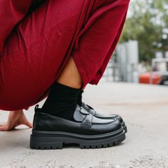 Unleash your fashion-forward side with the Rocket Dog Dandy Black Platform Loafer. 🖤 Crafted with a black faux leather upper, this slip-on loafer features a platform sole for added height and a comfortable 2.09-inch heel. The chic and bold design elevates your style effortlessly. Step out in confidence and make a fashion statement with Rocket Dog! Style: Slip-on platform loafer Upper: Faux leather Lining: Microfiber Midsole: Plush Foam Comfort Insole Sole: Rubber platform Heel height: 2.09 inch Black Work Shoes, Platform Loafers, Rocket Dog, Black Platform, Platform Heel, Bold Design, Work Shoes, Dandy, The Chic