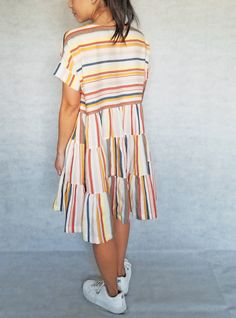 "* Playful and comfortable loose dress with 3 tiers and big pockets. * The dress in the pictures is the \"Multicolor stripes\", made of a blend of Lyocell, linen, and cotton. It is a very breathable and soft fabric, which will keep you dry during those hot summer days. * The dress is over-the-knee, but if you wish to lengthen or shorten up to 15cm / 6in at no extra cost, just let me know in the comments when placing the purchase. * If you have any questions, send me a message! I'm more than happ Women Dress Casual, Boxy Dress, Linen Dress Summer, Chino Hills, Dress Maternity, Dress With Short Sleeves, Big Pockets, Loose Dress, Maternity Dress