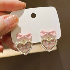 Material : Metal Design: Heart Decoration: Ribbon and little imitation pearls Style : Coquette Aesthetic Coquette Accessories, Pearl Heart Earrings, Hearts Earrings, Pink Heart Earrings, Korean Earrings, Estilo Boho Chic, Pearl Heart, Pink Fits, Bracelet Charms