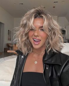 Medium Layer, Bob Ideas, Layer Hair, Chic Short Hair, Haircut Inspiration, Blonde Hair Inspiration, Penteado Cabelo Curto, Short Blonde Hair, Hair Inspiration Color