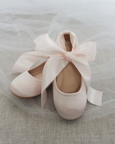 Spring Ballet Flats With Satin Bow And Closed Toe, Spring Wedding Shoes With Satin Bow And Round Toe, Spring Wedding Shoes With Satin Bow, Pink Ballet Flats With Bow And Round Toe, Pink Flats With Bow And Round Toe, Blush Pink Shoes, Preppy Family, Flower Girls Shoes, Simple Chic Style