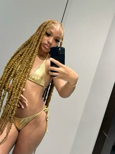 Quick Weave Styles, Body Swimsuit, Hair Braid Patterns, Cute Travel Outfits, Blk Women, Mirror Flicks, Mirror Pictures, Dyed Hair Inspiration, Cute Box Braids Hairstyles