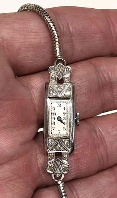 Art Deco Clothes, Art Deco Aesthetic Outfit, Silver Vintage Watch, Art Deco Outfit, Art Deco Necklaces, Art Deco Jewelry 1920s, Art Deco Accessories, Rectangular Face, Stile Blair Waldorf