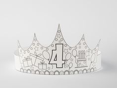 a birthday crown with the number three on it