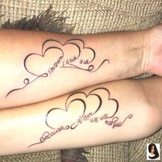 Tatuagem materna e inspirações Mother Daughter Infinity Tattoos, Tato Nama, Daughters Name Tattoo, Mother Tattoos For Children, Name Tattoos For Moms, Small Wave Tattoo, Tattoos With Kids Names, Mommy Tattoos, Mother Tattoos