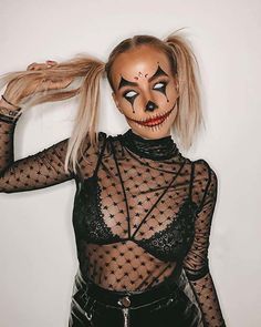 Creepy Clown Makeup, Scary Clown Costume, Clown Costume Women, Clown Halloween Costumes, College Halloween Costumes, Halloween Parejas, Halloween Costumes College Girls, Halloween Makeup Pretty