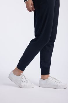 DESCRIPTION The Sunday Lounge Pant by White & Co. The Label, is your go-to style for laid-back, effortless comfort. Featuring an elevated, modern lounge pant style made from soft cotton, these pants are perfect for walks, school drop-offs, coffee dates, and travel. Pair the Sunday Lounge Pant with a casual tee and sneakers for a relaxed daytime look, or dress them up with a cosy jumper and boots for a chic yet comfortable outfit. Whether you're lounging at home or running errands, these versatile pants will keep you looking effortlessly stylish. Still browsing? Discover our full range of women's clothing. FEATURES & FIT Soft rib cuffs Elasticated waist Natural waist tie with contrast bar tack Side Pockets Embroidered White & Co ‘X’ on back pocket In-leg panel for enhanced comfort Fit: Mode Casual Tapered Leg Joggers For Everyday, Cotton Sweatpants With Ribbed Cuffs For Elevated Casual Wear, Cotton Sweatpants With Ribbed Cuffs For Casual Wear, Sporty Cotton Bottoms With Ribbed Cuffs, Casual Cotton Straight Leg Joggers, Casual Pants With Ribbed Cuffs And Tapered Leg, Comfortable Bottoms With Ribbed Waistband For Elevated Casual Wear, Casual Sweatpants With Elastic Cuffs, Casual Everyday Sweatpants With Elastic Cuffs