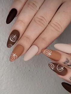 30+ Fall Nail Art Ideas and Smokin' Autumn Colors 2024 - HubPages Trending Nails, Fall Gel Nails, Pumpkin Nails, Fall Nail Art Designs, Cute Nails For Fall, Nails Fashion, Thanksgiving Nails, Nail Fashion