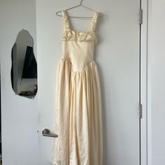 The Most Flattering Dress, Only Worn Once! No Stains Or Signs Of Wear Brown Hair Brown Skin, Clothes Over Bros, Miss Circle, Flattering Dress, Hair Brown, Flattering Dresses, House Dress, Light Brown Hair, 25 Years Old