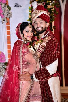 Dulha Dulhan Photoshoot Poses, Dulhan And Dulha Wedding Dresses, Wading Photoshoot Couple, Couple Pic Poses Indian, Clojup Style Bride Photo, Couple Dulha Dulhan, Close Couple Poses, Couple Poses Marriage, Cupal Pose Wedding