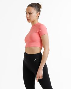 Style any workout or rest day with the versatile Short Sleeve Crop Top. Designed for a fitted silhouette. Embroidered Strike logo Raglan sleeve Tight fit Short sleeve Cropped length 88% Polyester, 12% Elastane Crop Top Short Sleeve, Sauna Suit, Rest Day, Short Sleeve Crop Top, Training Shorts, Short Sleeve Cropped Top, Running Tops, Fitted Silhouette, Lower Back