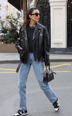 Biker Jacket Outfit, Panda Outfit, University Outfit, Outfit Zara, Mode Zara, Downtown Outfits, Outfit Chic, Zara Outfit