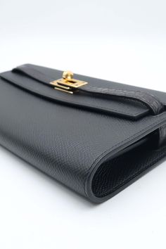 -DescriptionThis is an authentic HERMES Epsom Matte Alligator Touch Kelly Wallet To Go in Black. This chic wallet is crafted of fine epsom leather in black. The wallet features a front flap, strap, and signature Kelly gold plated turn-lock. This opens to a partitioned leather interior with card slots, patch pockets, a detachable strap and a zipper pocket.MaterialExterior: Calfskin leatherInterior: Calfskin leatherMeasurements (cm) Length Height Width Top Handle Strap Drop 20 12 2 - 53 Detachable Kelly To Go Wallet, Kelly Wallet To Go, Kelly To Go, Kelly Wallet, Brown Handbag, Monogram Bag, Hermes Bags, Branded Bags, Leather Interior