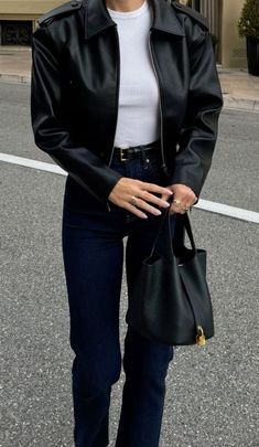 Outfit Ideas Everyday Casual, Cropped Leather Jacket Outfit, Paris Mode, Black Jeans Outfit, Leather Jacket Outfits, Winter Fits, Outfit Inspo Fall, Inspiration Mode, Looks Style